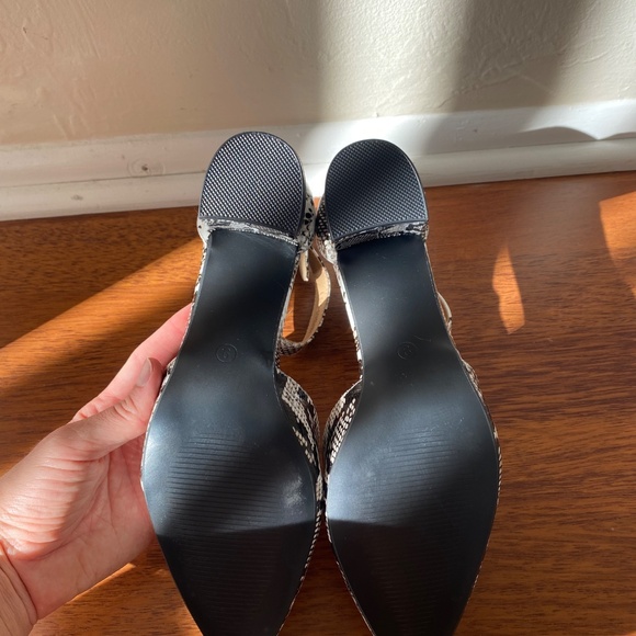 Snakeskin Pointed Toe Low Heel - Picture 5 of 5